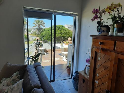 2 Bed/r exit to barbeque