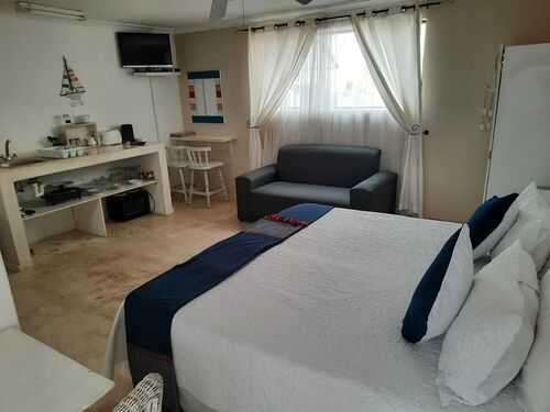 Self-catering x3 rooms
