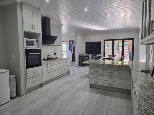 GOURMET KITCHEN