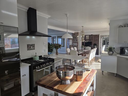 OPEN PLAN KITCHEN 