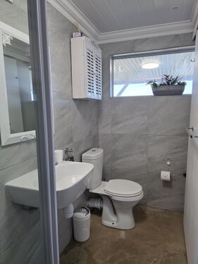 2ND BATHROOM