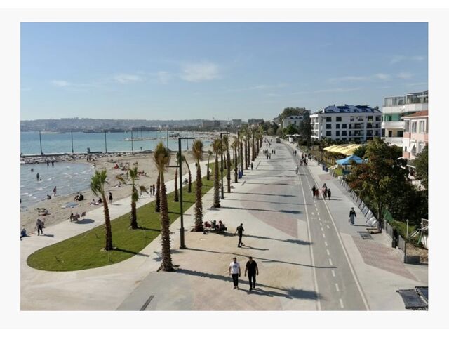 Nearby seaside promenade 