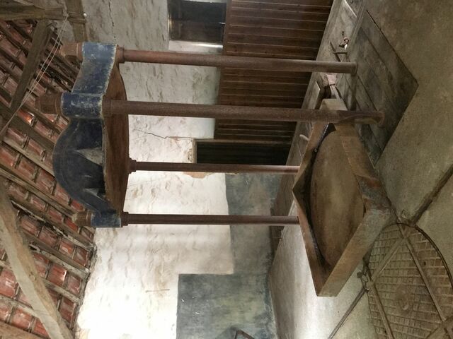 Oil press machine