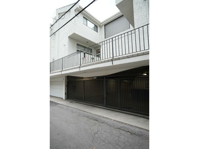 REAR ENTRY GARAGE