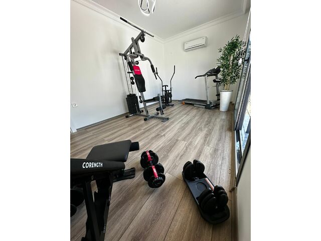 Gym/bed4walk in wardrobe