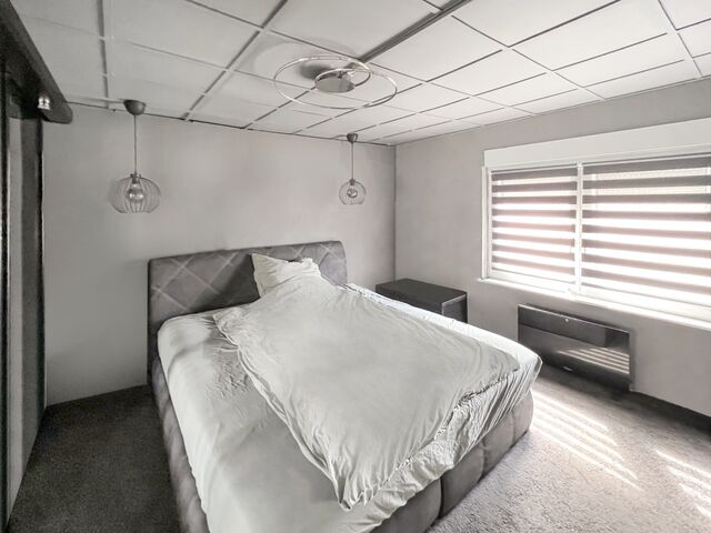 Bed room