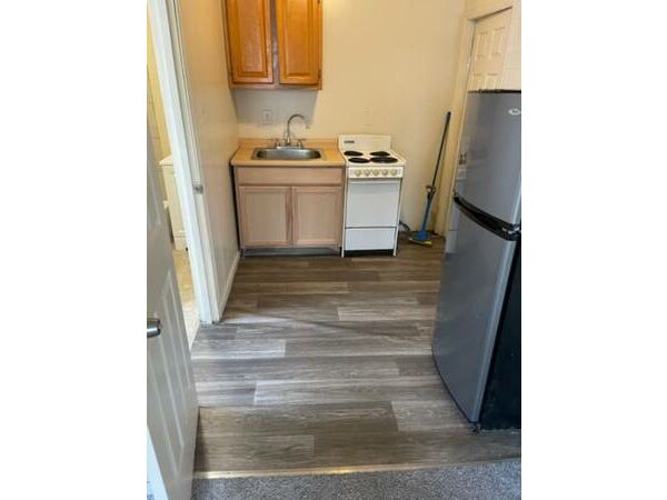 Gas range & kitchen sink