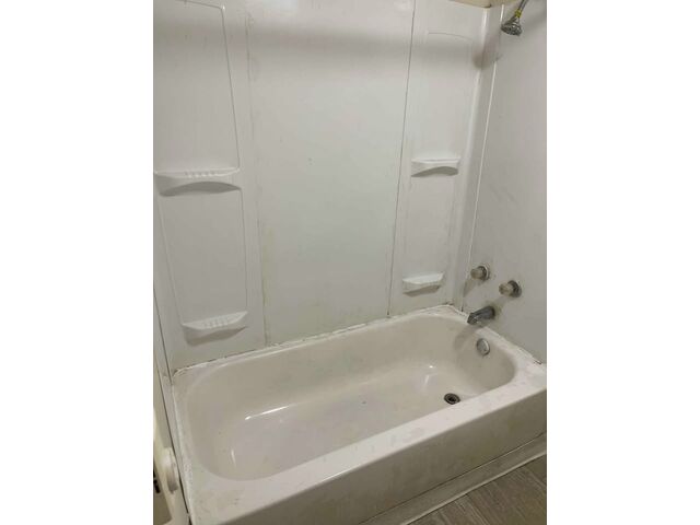 Bath tub