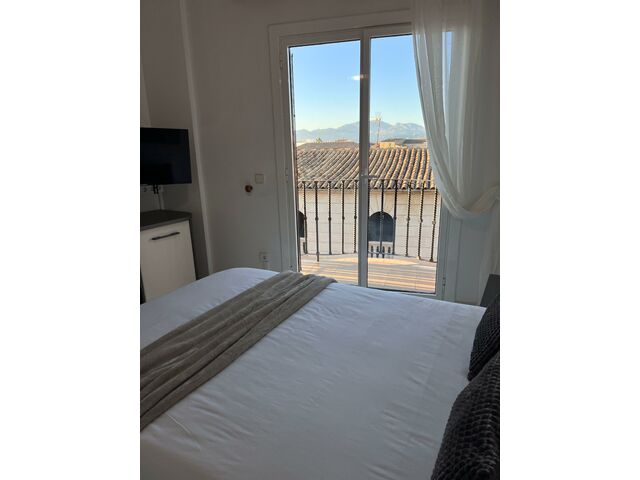 Room with en-suite bathro