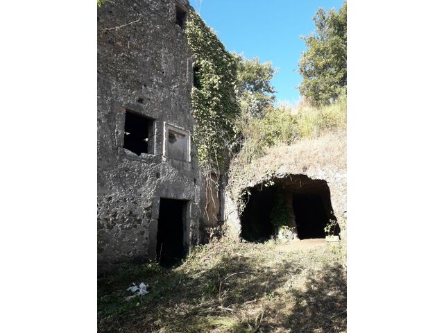 Ruin and caves detail