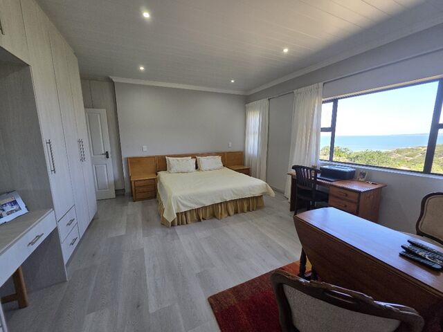 MAIN BEDROOM - SEA VIEW